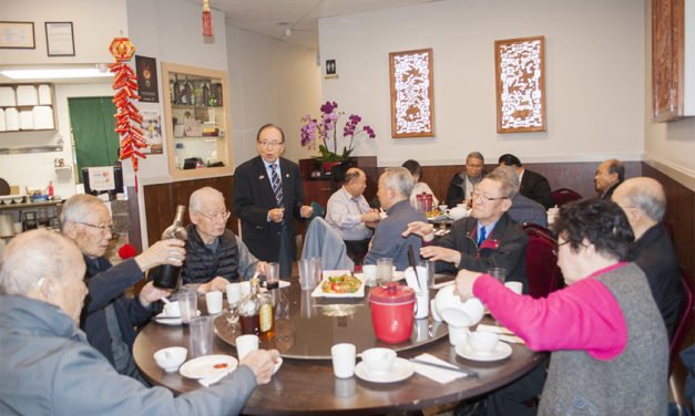 “유공자회 명예회원의 수고에 감사”