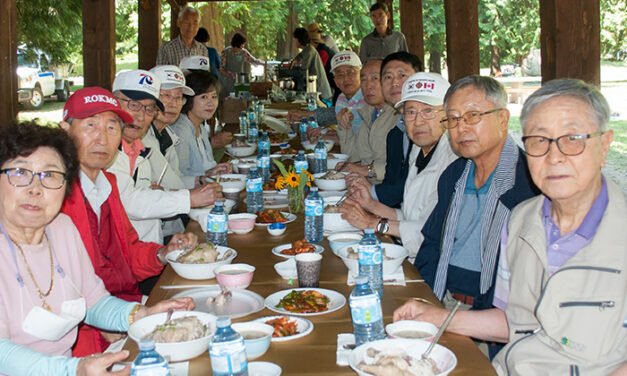 한소망교회,  유공자회에 삼계탕 대접