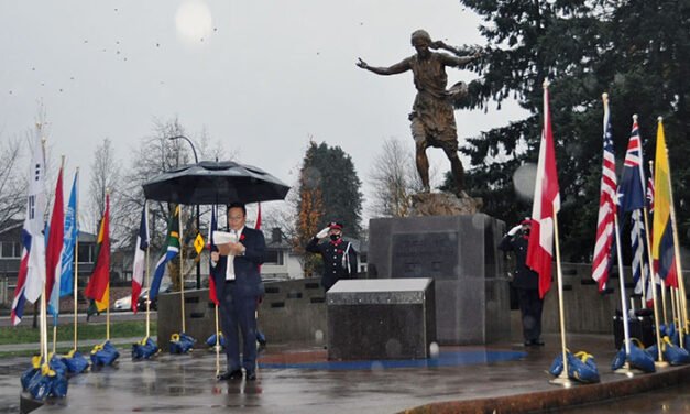 현충일 헌화식 평화의 사도 한국전 기념비에서 거행