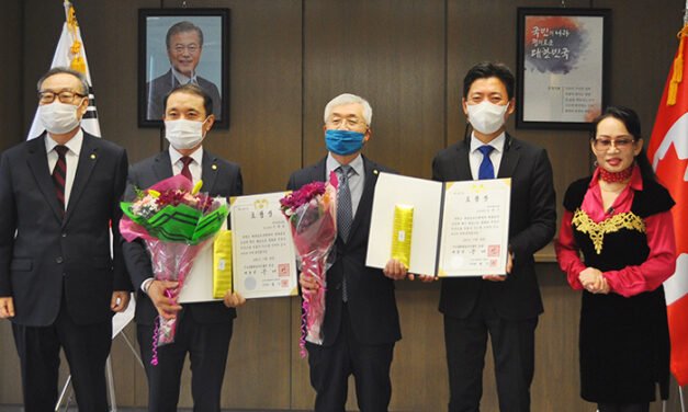 민주평통 신태용, 김형구, 이영수 대통령 표창장 받다