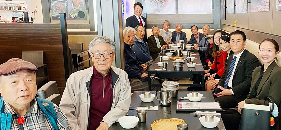 한국 캐나다 문화교류재단  유공자회에 점심 대접