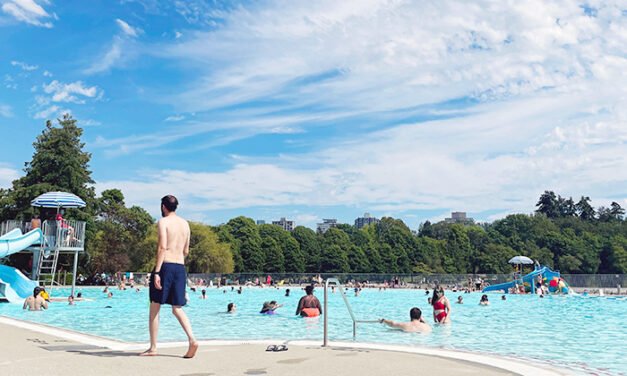 스탠리 파크 안 세컨 비치 야외 수영장