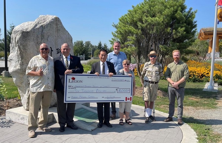 알더그로브 리전 한국전 기념 정원을위한 1만불 후원금 전달