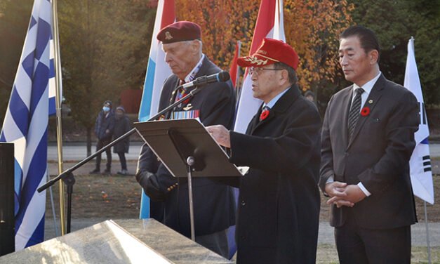 “자유를 위해 희생한 그들에게 경의를 표합니다”