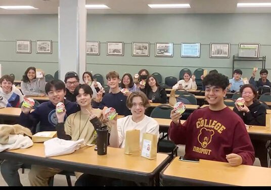 한인청소년문화사절단 김치의 날 맞아 김치 홍보 행사 진행