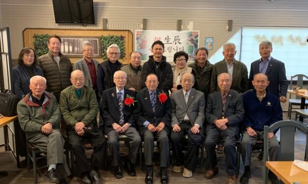 다시 부활된 생일잔치 행복한 회원들