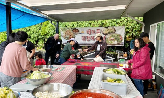 한인입양인들과 담그는 김장 문화