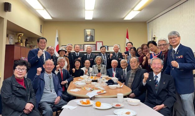 써리한국어학교 유공자회에 새해 떡국 대접