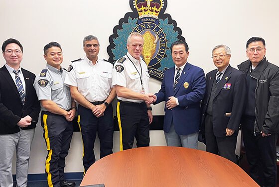 재향군인회와  버나비 RCMP 고겐디어 서장 상호 협조