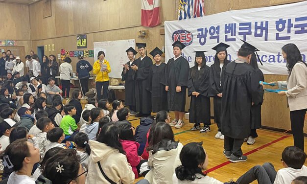 자랑스러운 졸업생들 축하합니다